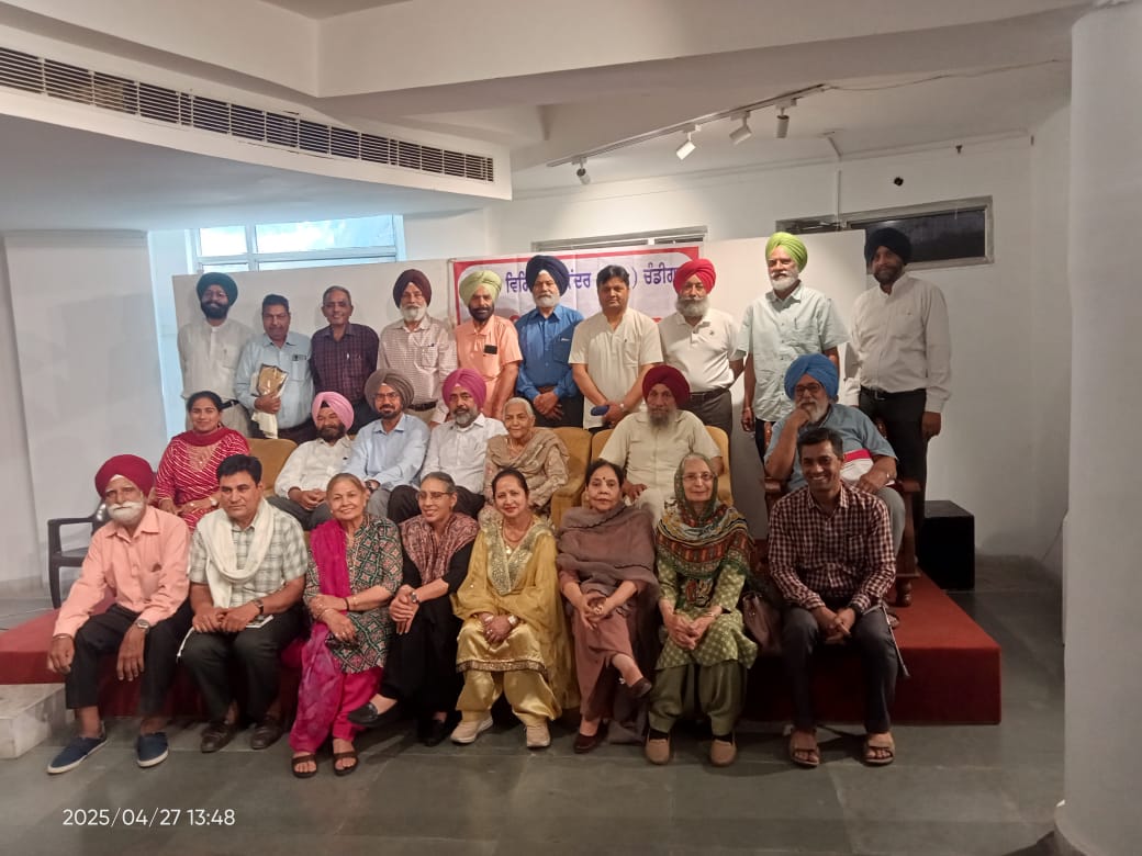 Sahitya Vigyan Kendra Chandigarh organized its monthly meeting.